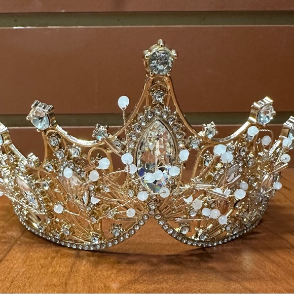 Elegant Gold Tiara with Crystal Accents - Picture 5 of 6